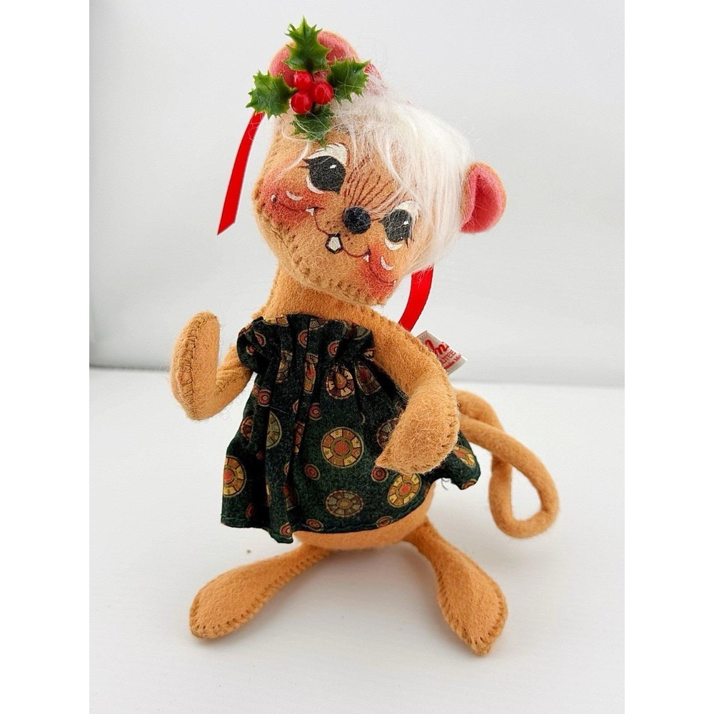 Annalee Vintage Mouse With Dress & Holly In Her Ear.